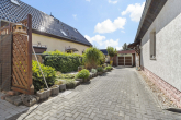 Einfahrt - Auf der Suche nach den eigenen 4 Wänden? Saniertes Einfamilienhaus mit Nebengelass in Osendorf