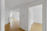 Flur - Modern saniert und Altbaucharme- Tolle 3 Zimmerwohnung mitten in der Stadt!