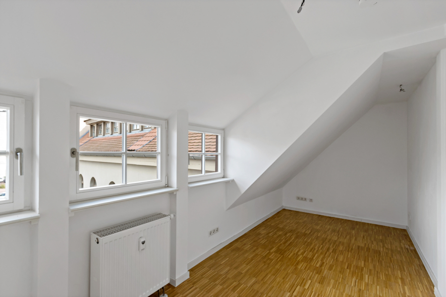 Modern saniert und Altbaucharme- Tolle 3 Zimmerwohnung mitten in der Stadt! - Photo 4