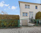 Außenaufnahme - Top gepflegte Doppelhaushälfte mit Pool und Garage in Reideburg