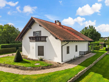 Großzügigkeit neu definiert: EFH, Pool & 2.790 m² Grundstück in Dölau 06120 Halle, Einfamilienhaus zum Kauf