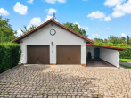 Garage - Großzügigkeit neu definiert: EFH, Pool & 2.790 m² Grundstück in Dölau
