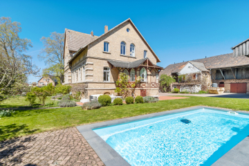 Kernsaniertes und strahlendes “Liebhaberstück” – großes Einfamilienhaus in Steuden! 06179 Steuden, Zweifamilienhaus zum Kauf