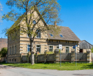 Ansicht vorn - Kernsaniertes und strahlendes “Liebhaberstück” – großes Einfamilienhaus in Steuden!