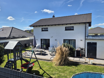 Modernes Familienglück in ruhiger Lage – energieeffizientes Einfamilienhaus mit Garten, Smart Home und Doppelgarage 06188 Landsberg / Wölls-Petersdorf, Einfamilienhaus