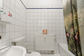 Badezimmer - Studenten aufgepasst! Gemütliche 2-Raumwohnung mit Einbauküche