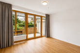 Schlafzimmer 1 OG - Wohnen auf Hausniveau – außergewöhnliche Eigentumswohnung in Bestlage von Halle-Kröllwitz