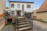 Ansicht Hauseingang Hof - Handwerker aufgepasst! Einfamilienhaus mit Pool und Garage in Delitz am Berge