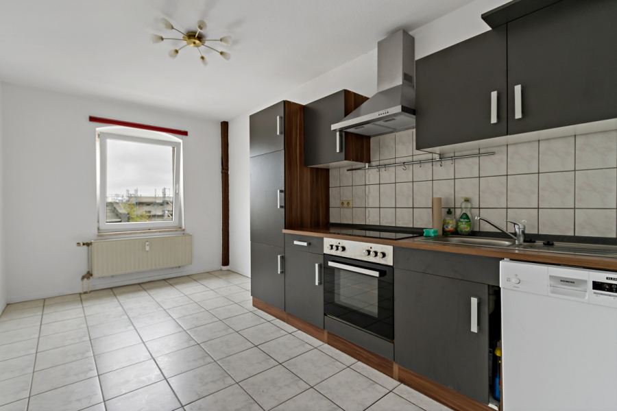 Gut geschnittene 2,5-Raumwohnung mit Einbauküche in der Torstraße! - Photo 2