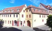 Hausansicht - Charmante 4-Raumwohnung mit Einbauküche in Top-Lage!