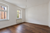 Schlafzimmer - Altbaucharme in Giebichenstein – helle 3-Zimmer-Wohnung mit Einbauküche
