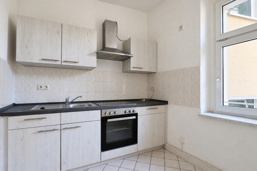 Altbaucharme in Giebichenstein – helle 3-Zimmer-Wohnung mit Einbauküche - Photo 1