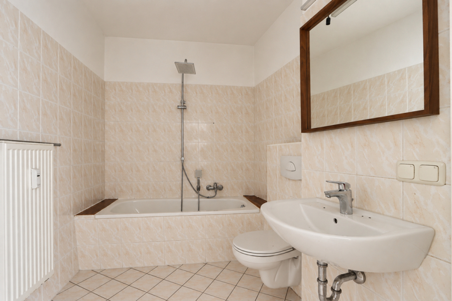 Altbaucharme in Giebichenstein – helle 3-Zimmer-Wohnung mit Einbauküche - Photo 2