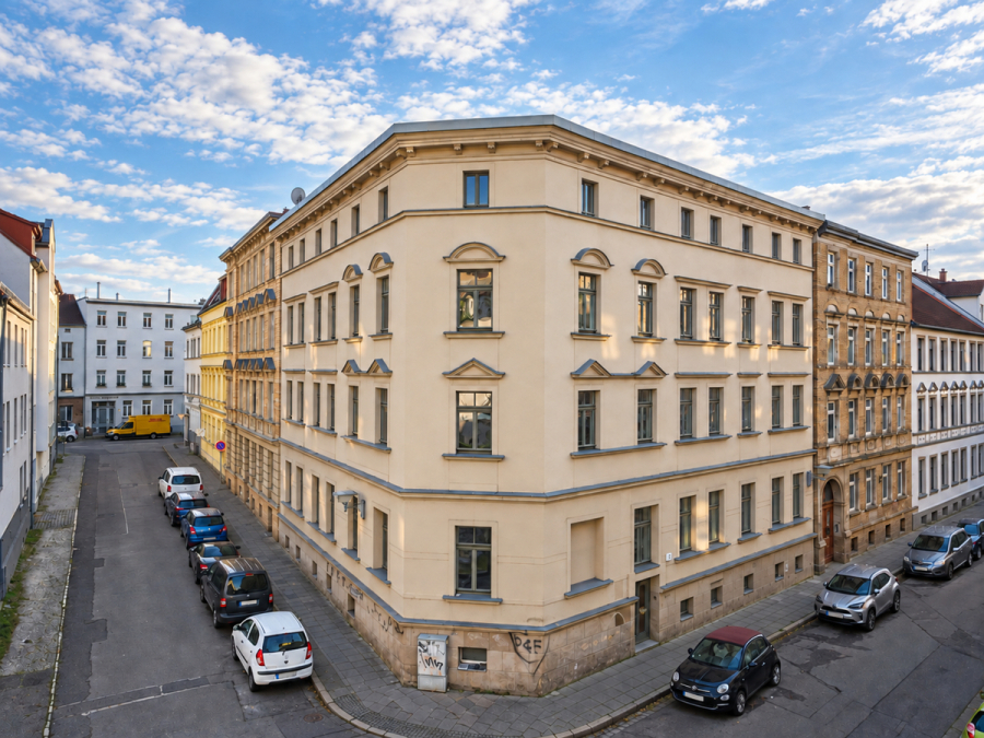 Altbaucharme in Giebichenstein – helle 3-Zimmer-Wohnung mit Einbauküche - Photo 3