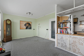 Wohnzimmer - Dachgeschoss Wohnung mit Fahrstuhl und freiem Blick auf die Rennbahn in Ha-Neu!