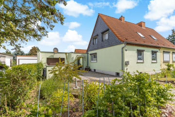 Wohnen am Stadtrand- Doppelhaushälfte mit tollem Grundstück auf dem Dautzsch, 06116 Halle, Doppelhaushälfte