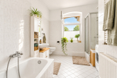 Badezimmer - Giebichenstein zum Verlieben – großzügige 3-Raumwohnung mit Balkon