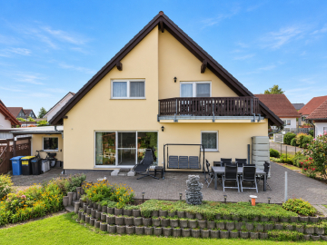 Ein Haus, viele Möglichkeiten – 6 Zimmer für Familie, Arbeiten & Mehrgenerationenwohnen in Braunsbedra 06242 Braunsbedra, Zweifamilienhaus