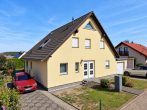 Straßenansicht - Ein Haus, viele Möglichkeiten – 6 Zimmer für Familie, Arbeiten & Mehrgenerationenwohnen in Braunsbedra