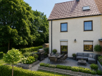 Bsp. Terrasse (KI generiert) - Charmantes Reihenendhaus mit Entwicklungspotenzial in Seenähe – Wohnen am Geiseltalsee