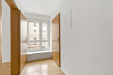 Flur - Gepflegte 2-Raumwohnung mit Balkon in der Merseburger Straße!