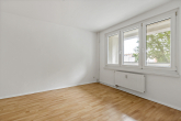 Schlafzimmer - Gepflegte 2-Raumwohnung mit Balkon in der Merseburger Straße!