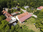 Gesamtansicht - Wohnen im Grünen – Vielseitiges Mehrfamilienhaus mit Scheune, Stallung und großem Grundstück im idyllischen Südharz