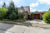 Hausansicht Straße - Ruhiges Familiendomizil am Rosengarten (Erbbaurechtsvertrag)