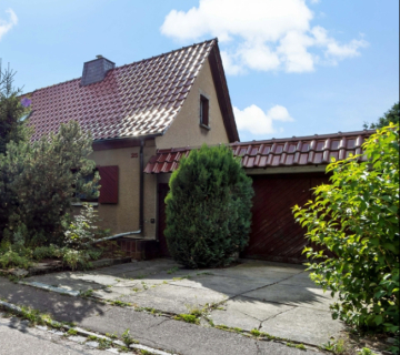 Ruhiges Familiendomizil am Rosengarten (Erbbaurechtsvertrag) 06130 Halle, Doppelhaushälfte