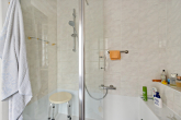 Badezimmer - Ruhiges Familiendomizil am Rosengarten (Erbbaurechtsvertrag)