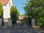 Garageneinfahrt - Familientraum mit Potenzial – freistehendes Einfamilienhaus in begehrter Lage von Halle-Büschdorf