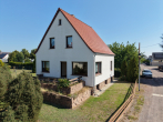Straßenansicht - Familientraum mit Potenzial – freistehendes Einfamilienhaus in begehrter Lage von Halle-Büschdorf