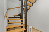 Treppe zum Souterrain - Hier wird selten verkauft!!! 3-Raum-Maisionette ETW mit Terrasse, Grünfläche und Garage