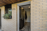Hauseingang - Hier wird selten verkauft!!! 3-Raum-Maisionette ETW mit Terrasse, Grünfläche und Garage