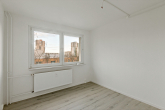 Schlafzimmer 1 - Frisch sanierte 3-Raumwohnung mit Balkon und Aufzug