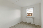 Schlafzimmer 2 - Frisch sanierte 3-Raumwohnung mit Balkon und Aufzug