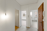 Flur - Frisch sanierte 3-Raumwohnung mit Balkon und Aufzug