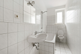 Badezimmer - Sanierte 3-Raumwohnung mit Balkon in der Delitzscher Straße!