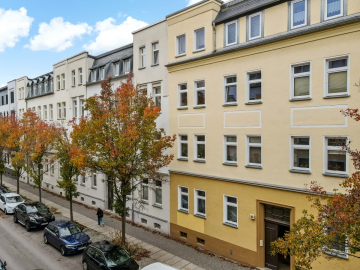 4-Raumwohnung mit Balkon in der Jacobstraße! 06110 Halle, Etagenwohnung zur Miete