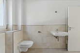 Badezimmer - Schnell sein lohnt sich- modern sanierte 2 Zimmerwohnung mit Balkon und Fußbodenheizung
