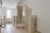 Badezimmer - Viel Platz für Ihr Zuhause: Helle 2-Zimmer-Wohnung mit Balkon und Tageslichtbad