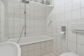 Badezimmer - Attraktive 3-Raumwohnung mit Terrasse und Einbauküche in der Melanchthonstraße!