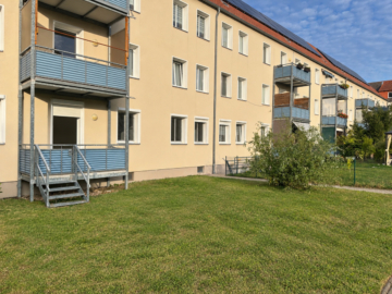 3-Raumwohnung im EG mit Balkon und Gartenanteil in der John-Schehr-Str.10 06231 Bad Dürrenberg, Etagenwohnung zur Miete