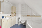 Badezimmer - Wir haben die perfekte Doppelhaushälfte für Ihr Familienglück in der Gottfried-Keller-Siedlung