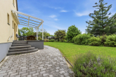 Zugang Haus/ Terrasse - Sanierte Doppelhaushälfte mit Garage im Süden von Halle