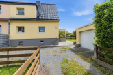 Hausansicht 3 - Sanierte Doppelhaushälfte mit Garage im Süden von Halle