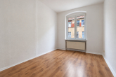 Helles leeres Zimmer mit Bogenfenster - Wohnen in begehrter Lage! Charmante 3-Raumwohnung in der Eichendorffstraße