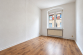 Heller leerer Raum mit Bogenfenstern - Wohnen in begehrter Lage! Charmante 3-Raumwohnung in der Eichendorffstraße