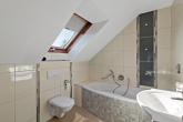 Badezimmer OG - Ein Haus, viele Möglichkeiten – Familienidyll mit Einliegerwohnung in Lieskau
