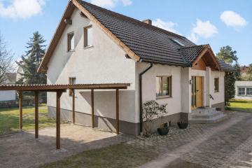 Ein Haus, viele Möglichkeiten – Familienidyll mit Einliegerwohnung in Lieskau 06198 Salzatal, Einfamilienhaus zum Kauf